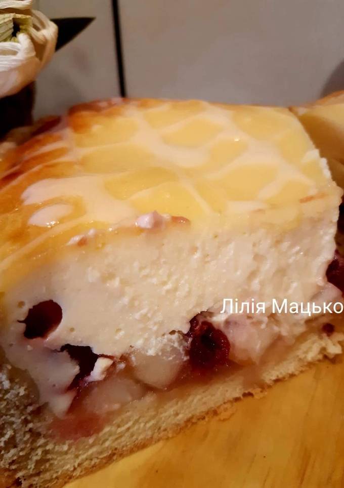 Сирний пиріг з яблуками та вишнями 🍎