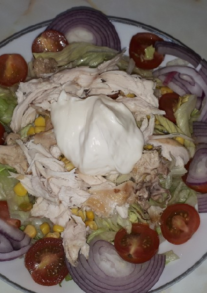 Una foto de Ensalada de pollo🥗