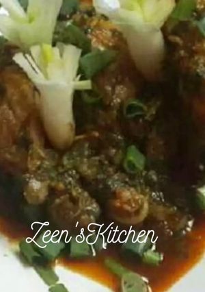A picture of Hari Pyaaz with Chicken.