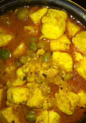A picture of Matar paneer.
