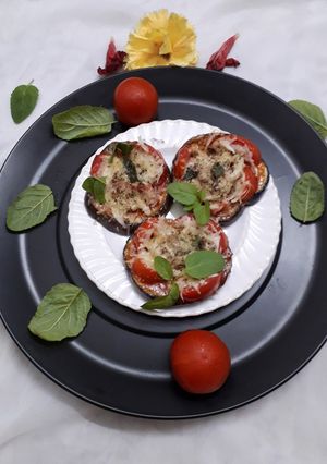 A picture of Eggplant pizza.