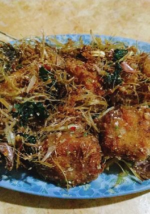 Hình của món Cá rang muối xả.