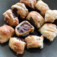 A picture of Air Fryer Mini Sausage Rolls.
