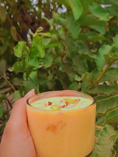 મેંગો લસ્સી (Mango Lassi Recipe In Gujarati) રેસીપી મુખ્ય ફોટો