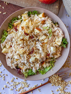 Una foto de Ensalada de trigo tierno y pollo