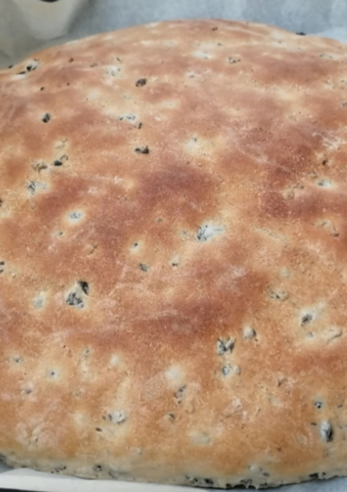 Una foto de Pan de aceitunas negras