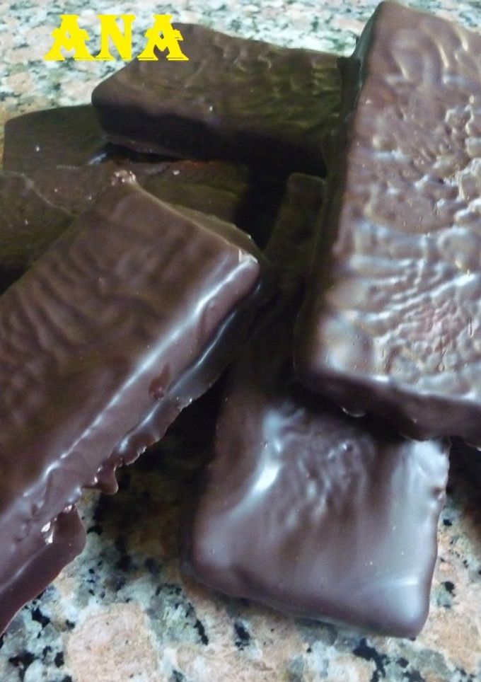 Una foto de Turrón con pasta de maní tipo mantecol