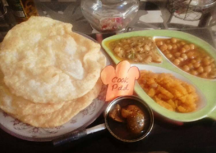 Step-by-Step Guide to Prepare Quick Halwa Poori Tarkarian