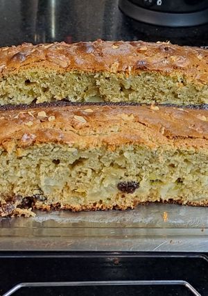 Una foto de Budín de peras, kiwi y pasas