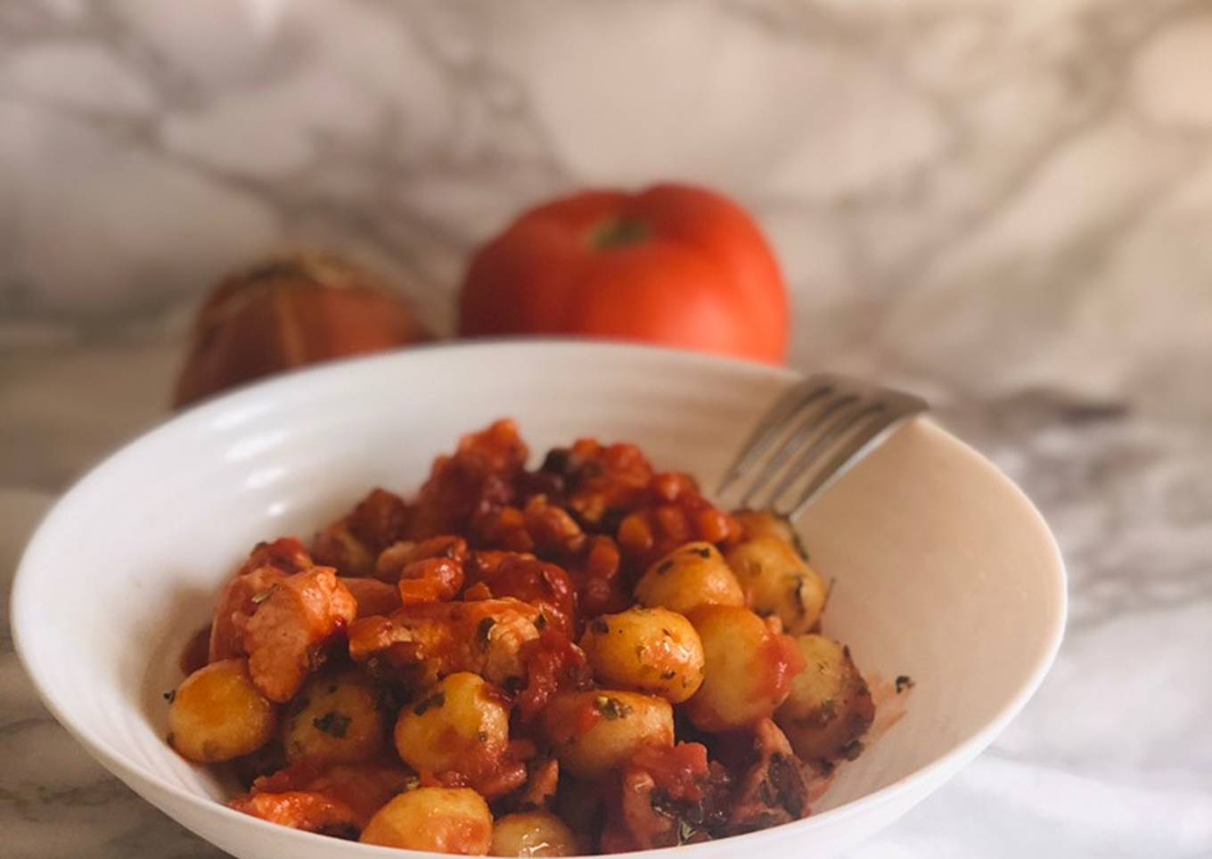 Ñoquis con pollo y salsa de tomate 🍅