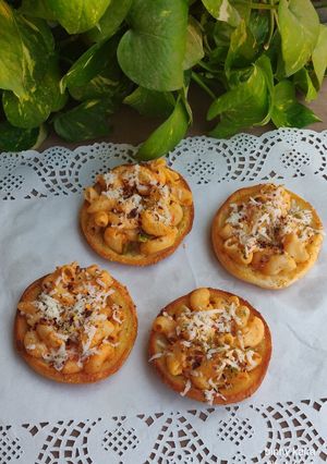 A picture of Mini Macaroni Buns.