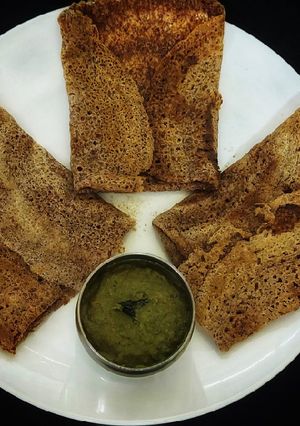 ராகி கொள்ளு தோசை(ragi kollu dosai recipe in tamil) செய்முறை முக்கிய புகைப்படம்
