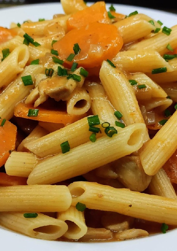 Una foto de Macarrones con pollo