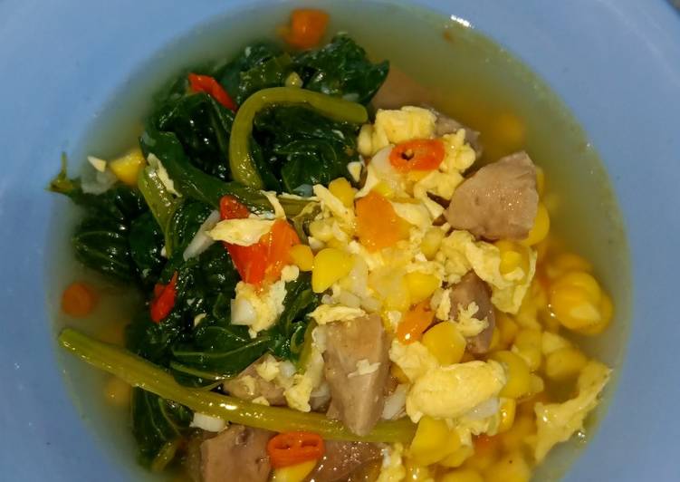 Bagaimana Menyiapkan Sup Caisim, Jagung, Bakso, Telur yang Sempurna