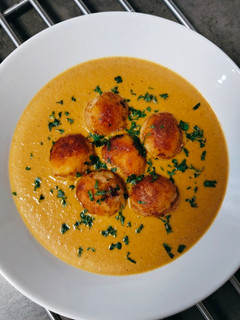 Una foto de Albóndigas al horno en salsa española