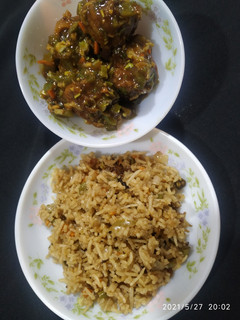 ફ્રાઇડ રાઈસ (Fried Rice Recipe In Gujarati) રેસીપી મુખ્ય ફોટો