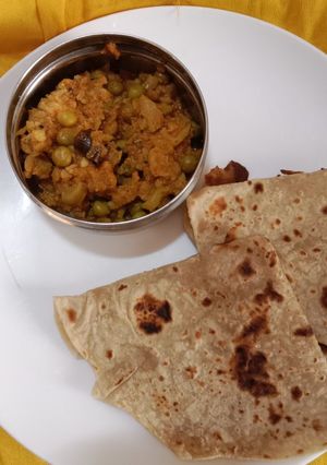 A picture of Cauliflower peas masala.