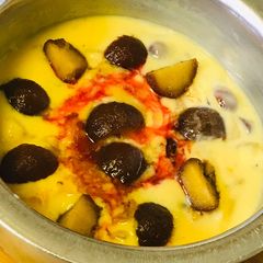A picture of Gulab jamun & custard.