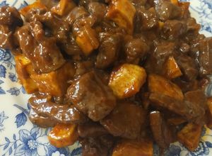 Foto principal de Hígado de ternera estofado con patatas en dados