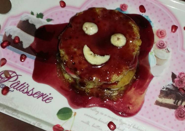 Recipe of Award-winning Banana pancake with pomegranate syrup