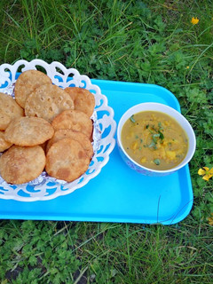 A picture of Daal kachori with tarkari.