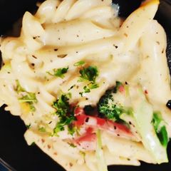A picture of White Sauce Pasta.