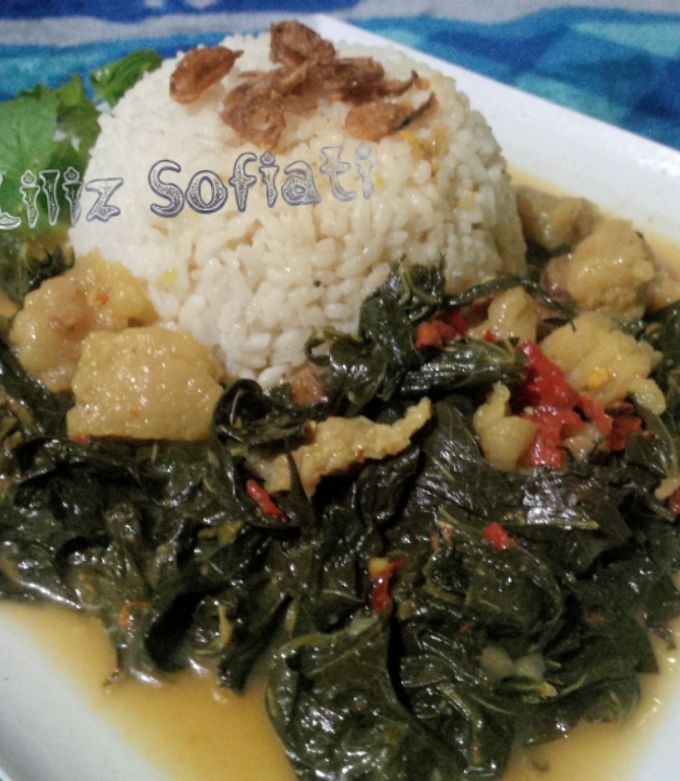 Foto resep Daun Singkong Rawon Sapi Pedas