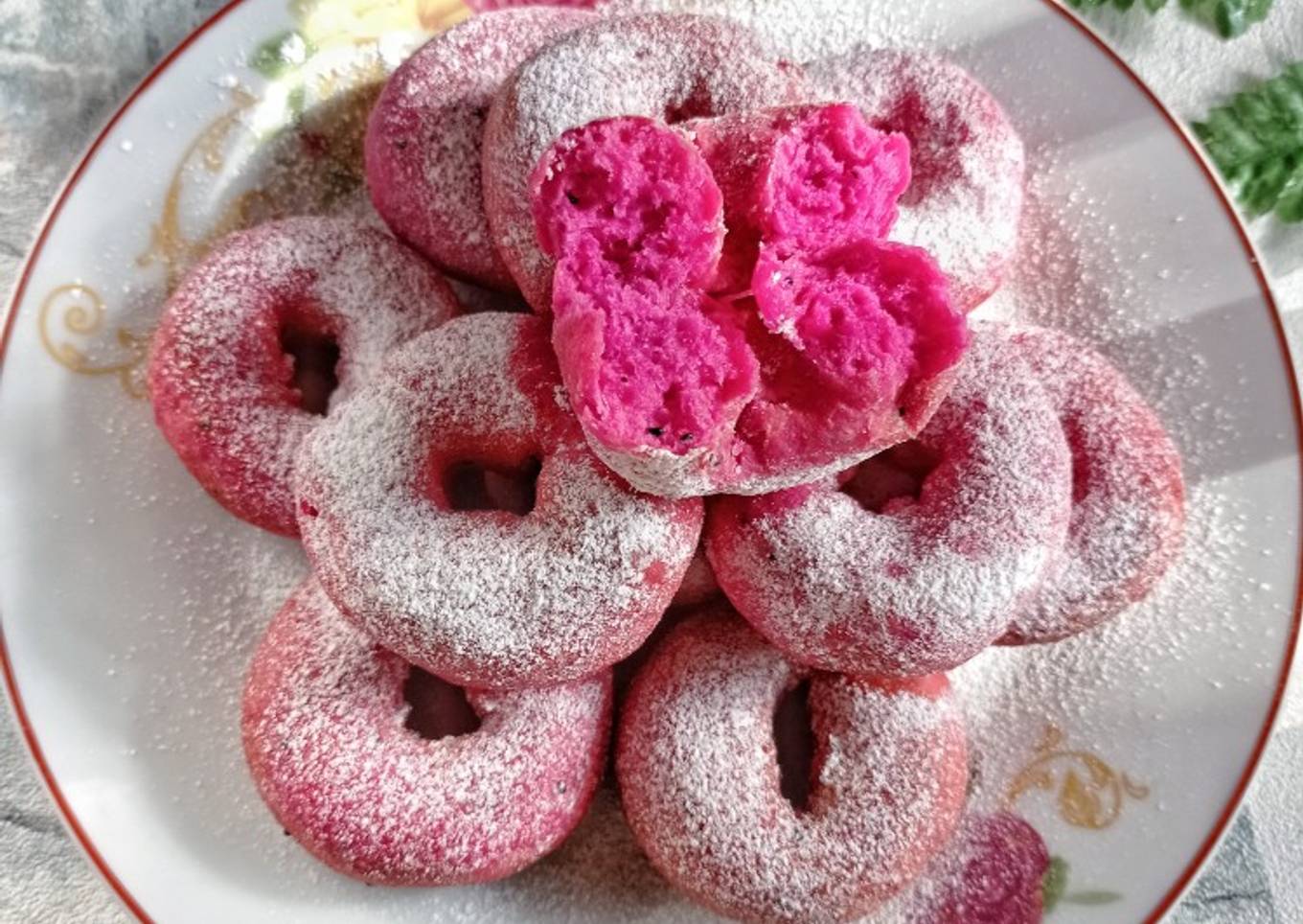 Donat Buah Naga (Dragon Fruit Donut)