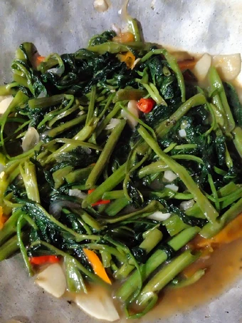 Langkah Mudah untuk Membuat Resep Cah kangkung saus tiram/ tumis kangkung yang Bisa Manjain Lidah Anti Ribet, Lezat Sekali