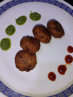 सूजी आलू टिक्की (Suji Aloo Tikki recipe in Hindi) रेसिपी मुख्य फोटो