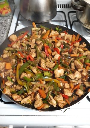 Una foto de Chop suey de pollo