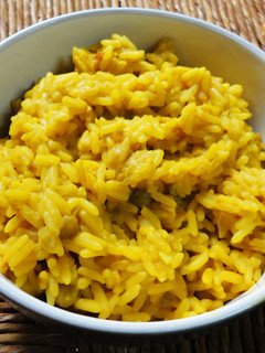 Una foto de Arroz con pollo al curry (VERSIÓN ECONÓMICA)