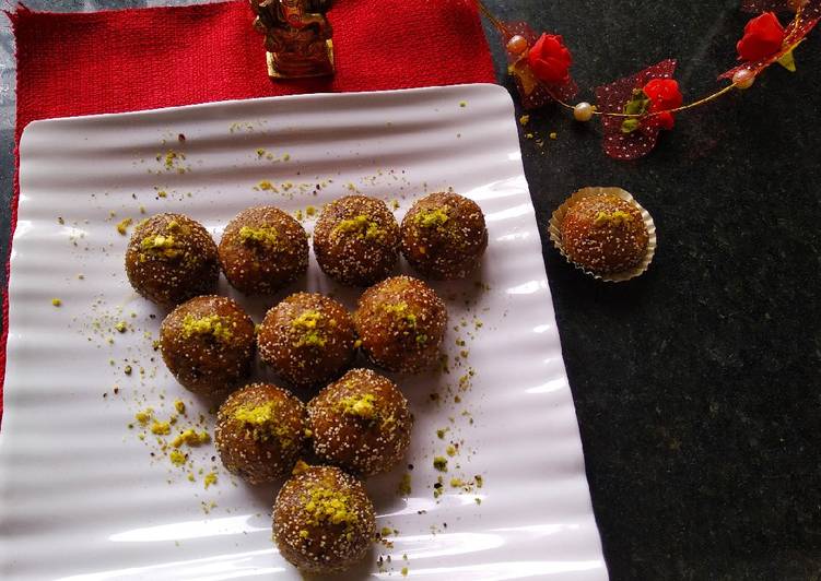 Leftover Roti dryfruits ladoo