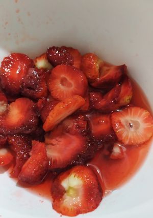 Una foto de Frutillas con azúcar riquísimas !!