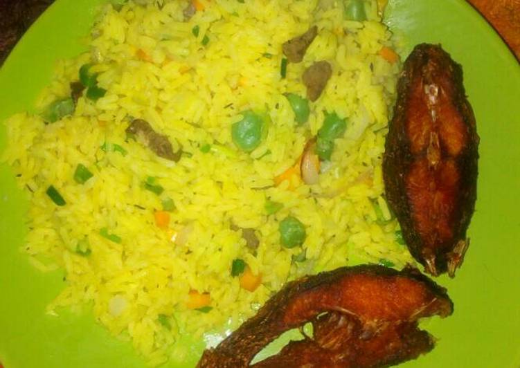 Recipe of Homemade Fried rice with fried fresh tillapia