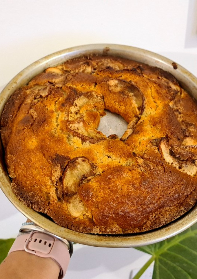 Una foto de Torta de manzana y canela 🍎