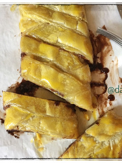 Foto resep Banana Chococheese Strudel #KamisManis