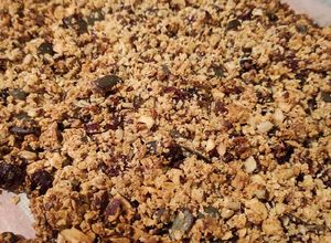 Une photo de Granola healthy maison 🥜🌾🥥🍇🌻🦋✨🙏❤️