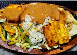 Grilled paneer sizzler with Makhni sauce
