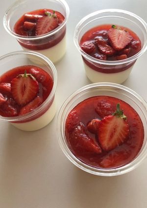 Foto resep Strawberry Panna Cotta - #CreativeYouthEM
