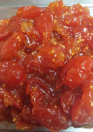 A picture of Tomato Basil Jam.