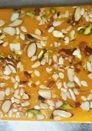 A picture of Cusrated powder karachi halwa.