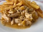 Una foto de recetas de carne con melocotón en almíbar