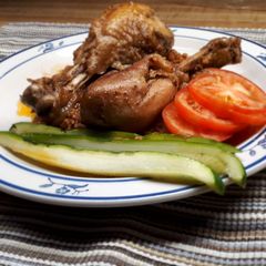 A picture of Garlic drumsticks and G sauce.