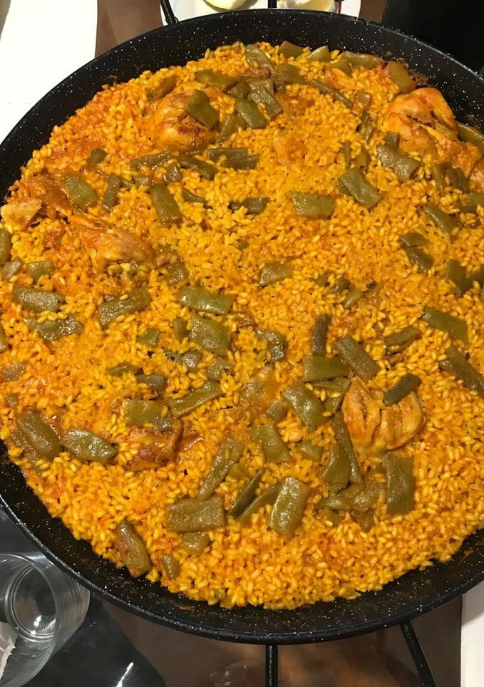 Una foto de Paella Valenciana