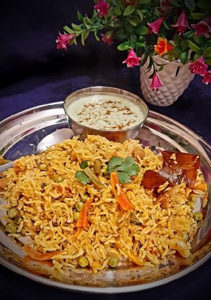इंस्टेंट कुकर वेज बिरयानी (instant cooker veg biryani recipe in Hindi) रेसिपी मुख्य फोटो