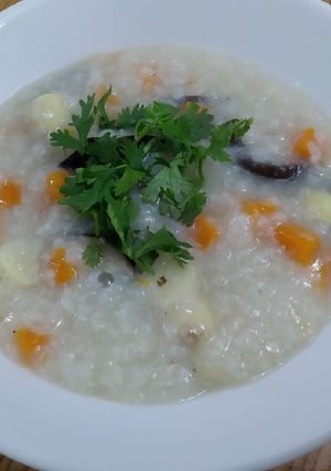 Hình của món Cháo hạt sen nấm hương.