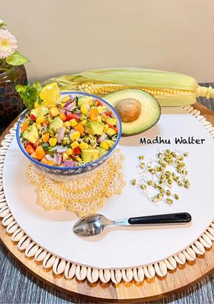 हरा मूंग अंकुरित मिक्स सब्जी हेल्दी सलाद (Green Moong Sprouted Mix Vegetable Healthy Salad) रेसिपी मुख्य फोटो