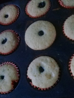 Una foto de Muffins de naranja y arándanos