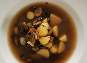 Una foto de Sopa de hongos y papa